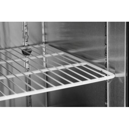 Stół chłodniczy 3 drzwi, z agregatem bocznym, o wym. 1800x600x850 mm 